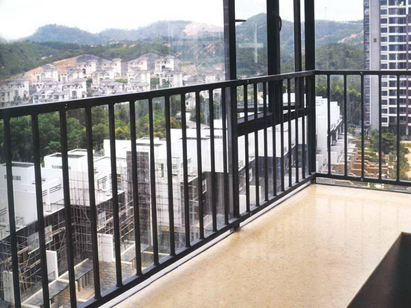 湖北鋅鋼陽(yáng)臺(tái)護(hù)欄案例圖片2